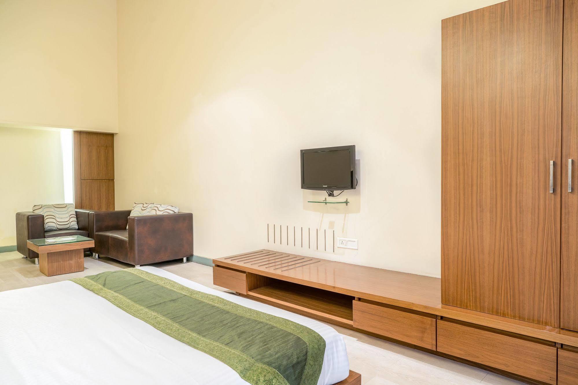Mint Koregaon Park Next To Osho Ashram Πούνε Εξωτερικό φωτογραφία